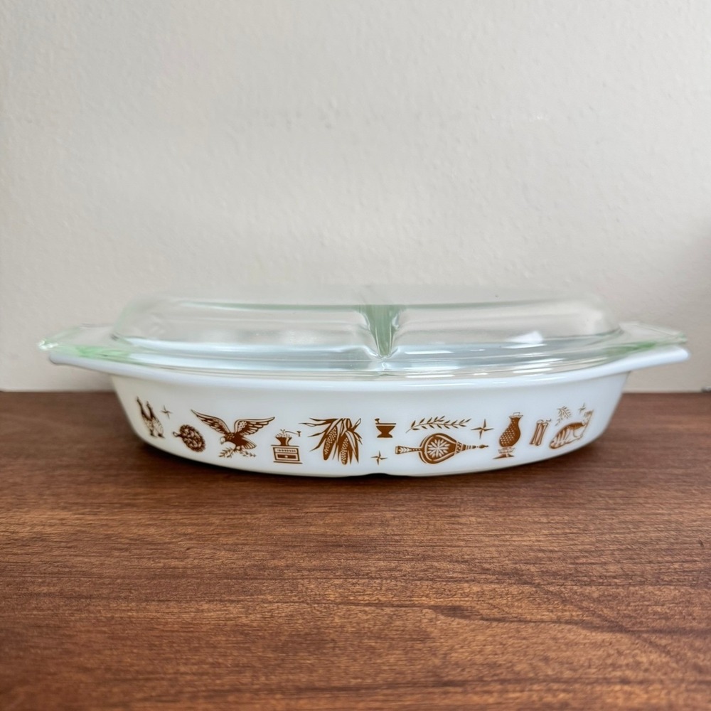 Vintage Pyrex Early American 1.5 Qt Divided Casserole Dish with Lid 063 White